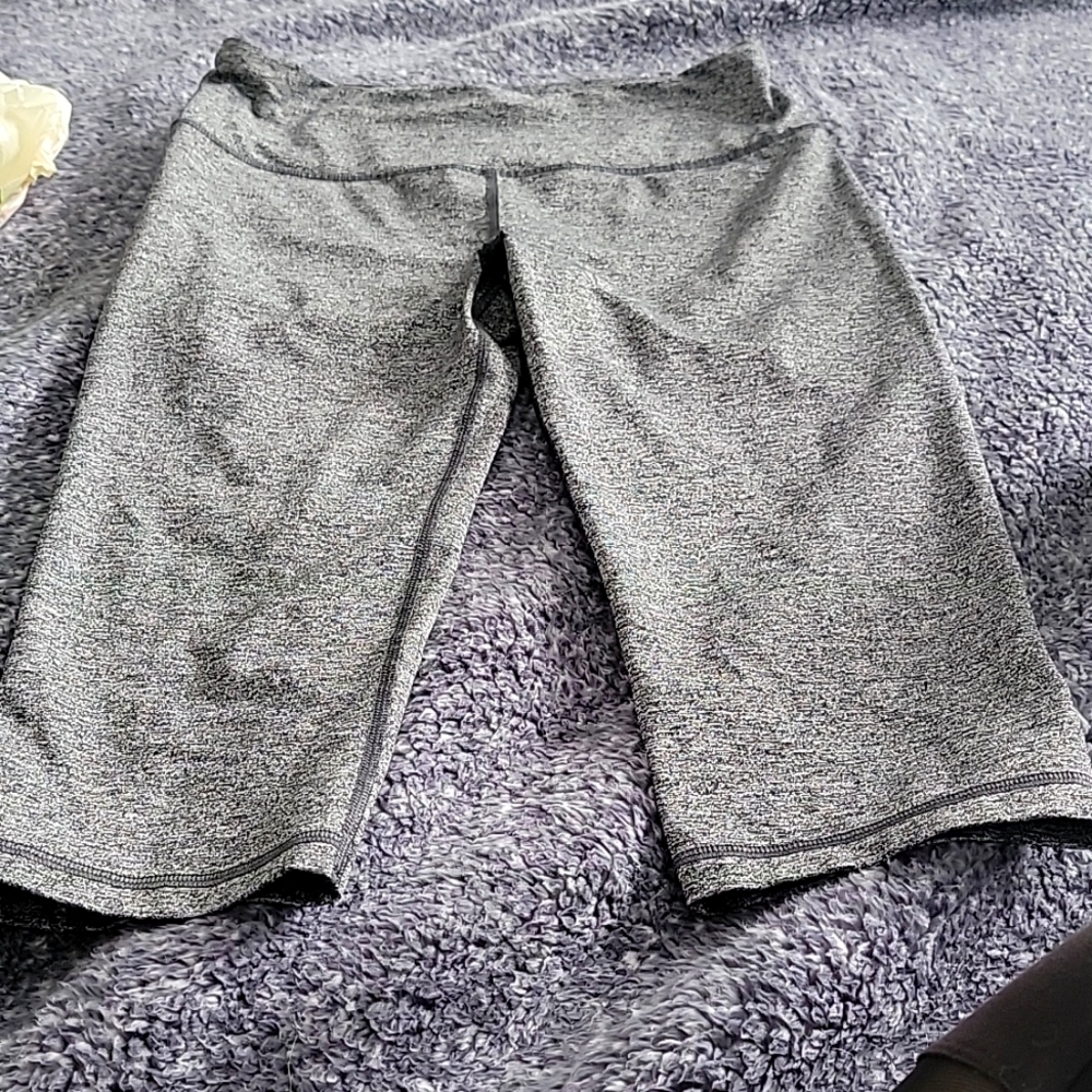 VS Sport. Capri leggings.  Size medium. In grey.